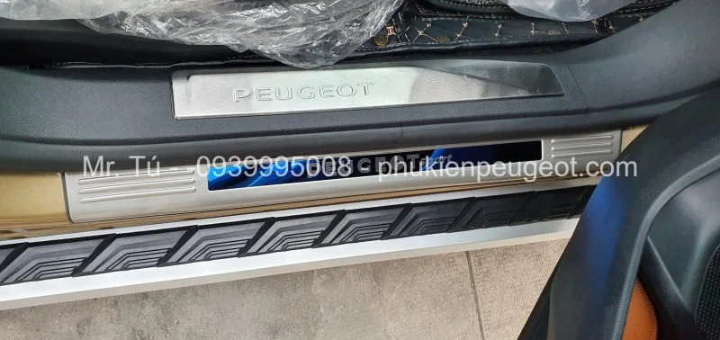 Peugeot 3008 vàng