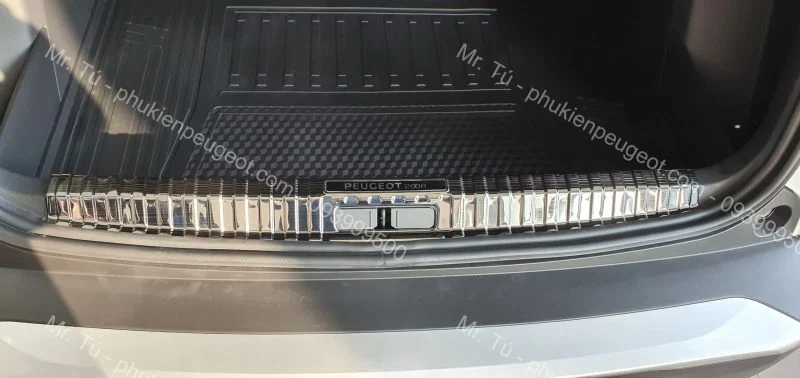 Bảo vệ thành cốp xe Peugeot 2008 titan đen