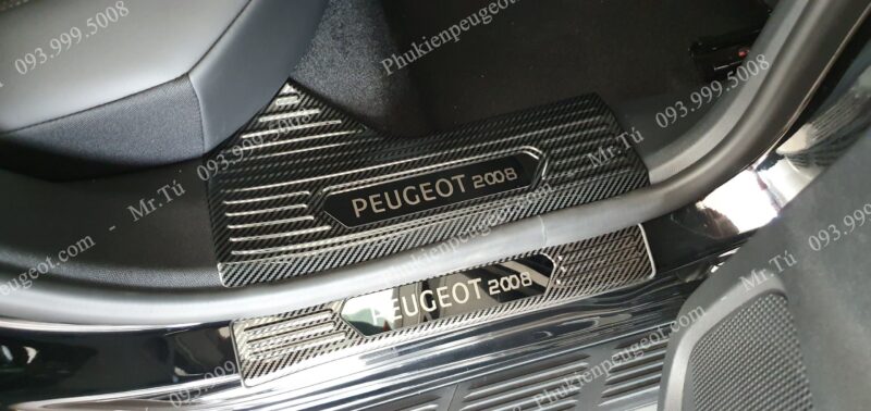 Nẹp bậc Peugeot 2008 vân cacbon