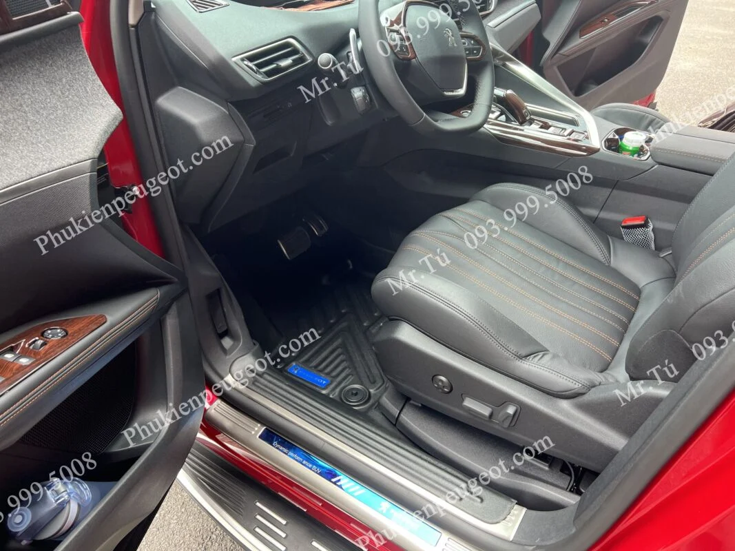 Phụ kiện Peugeot 3008 màu đỏ