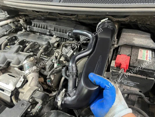Ống gió vào turbo xe Peugeot