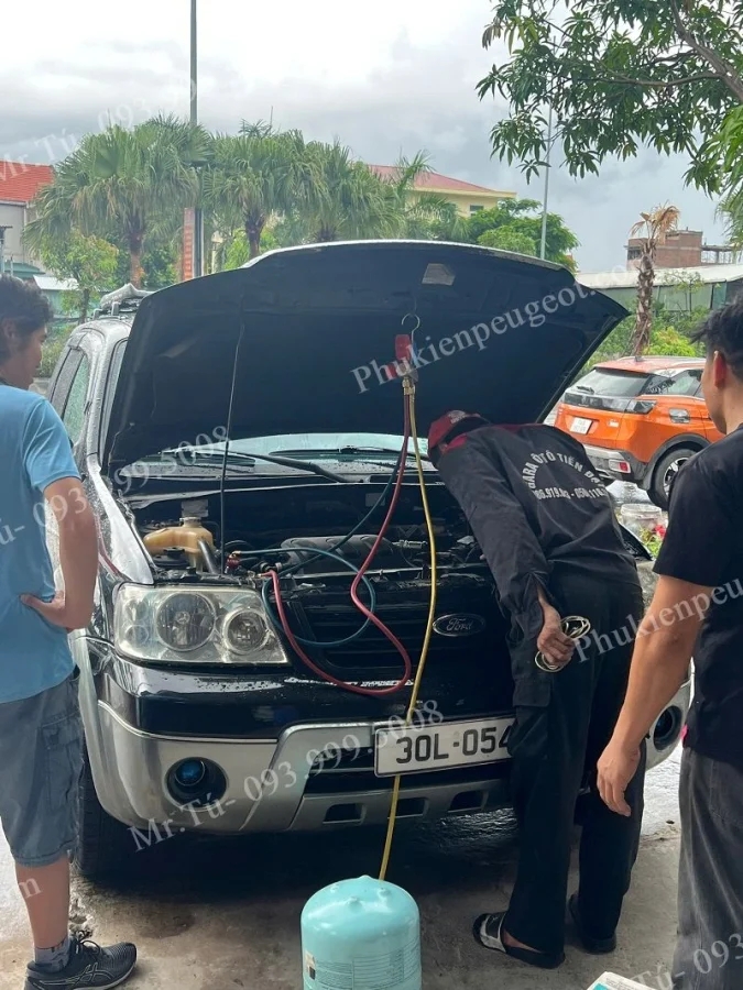 Bơm ga điều hoà xe ô tô tại Bãi Cháy